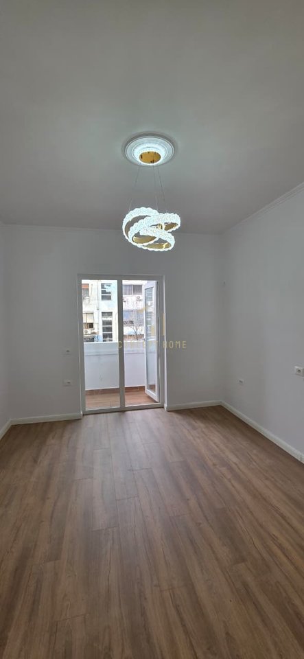 Shitet Apartament 2+1 tek Rruga Bardhyl