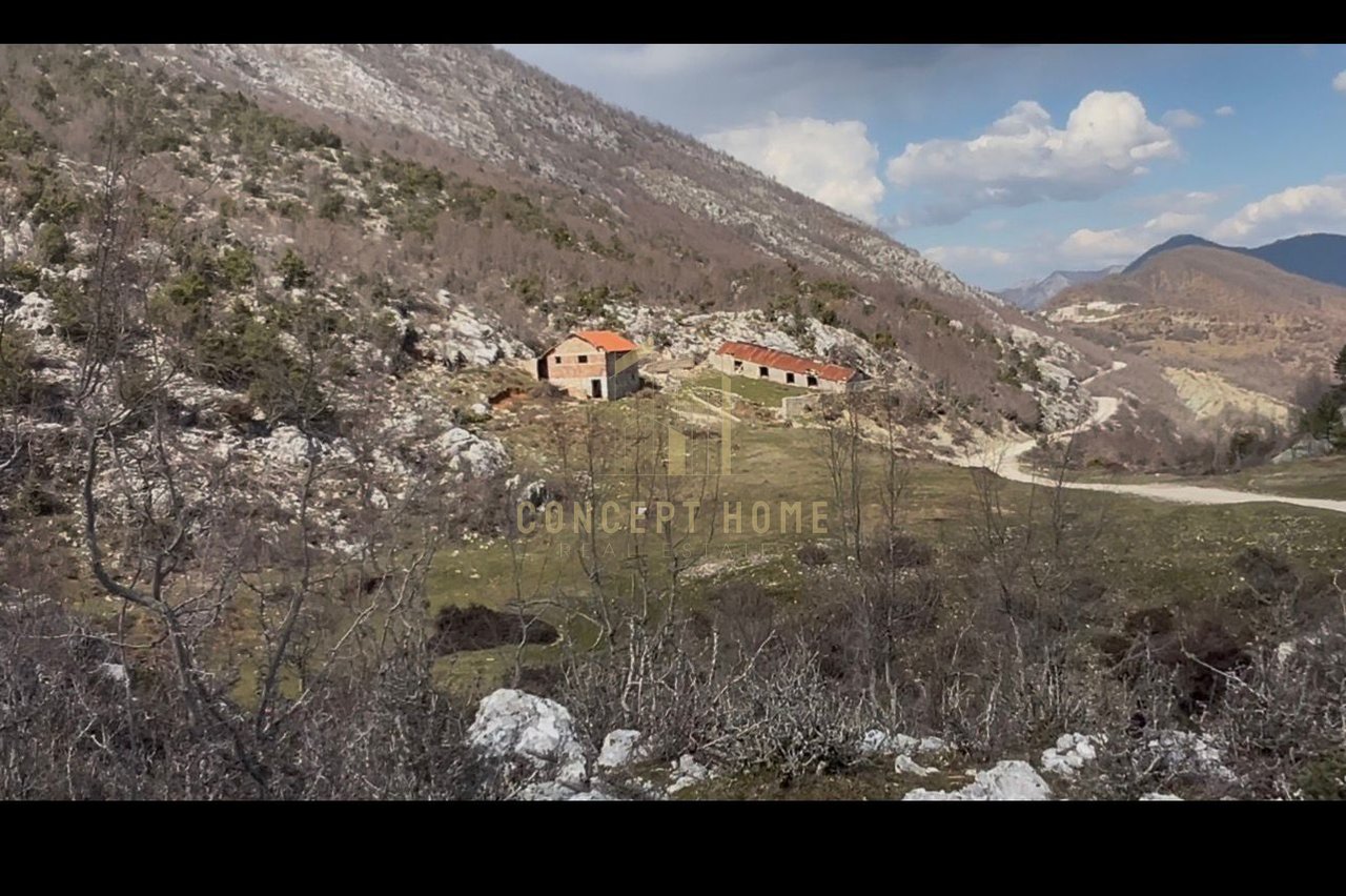 Shitet Stan ,Toke + Shtepi e Vjeter ne Dajt