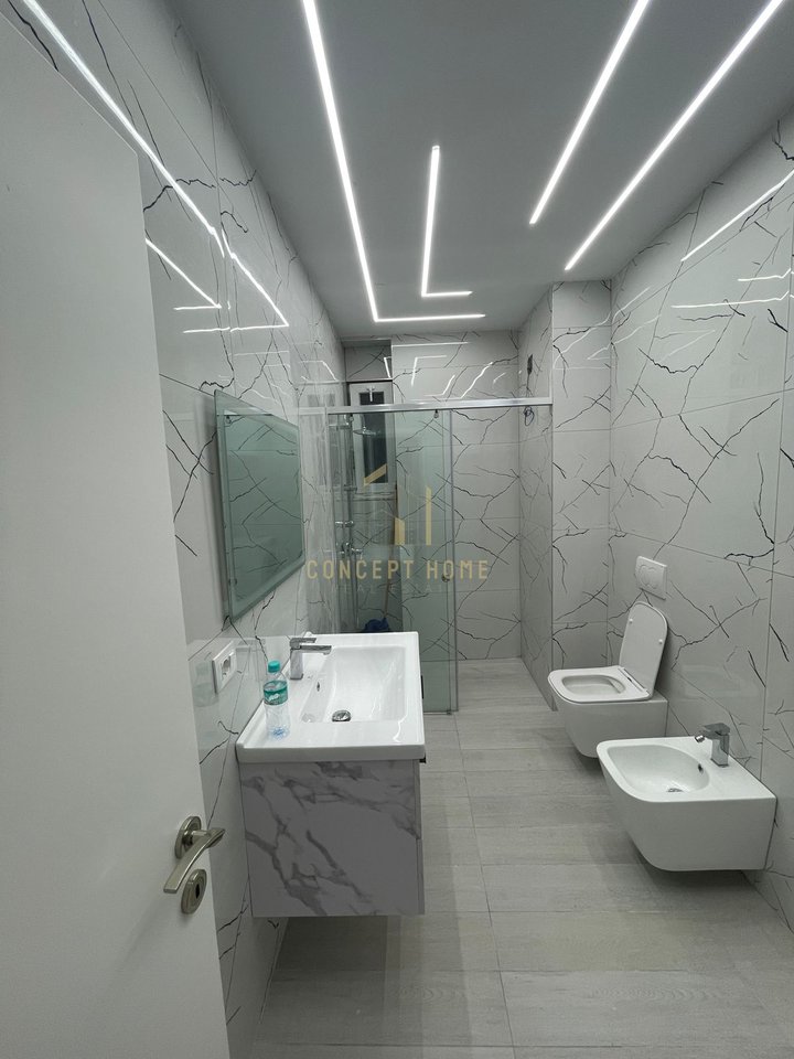 Jepet me qera Apartmaent 2+1+Parkim tek Amerikan 3/700€