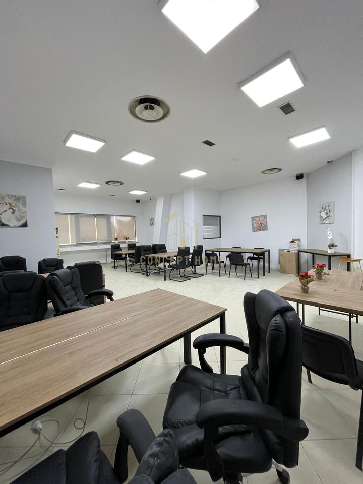 Si affitta locale commerciale presso Condor Center.