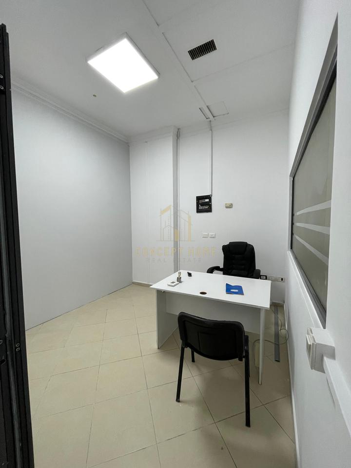 Si affitta locale commerciale presso Condor Center.