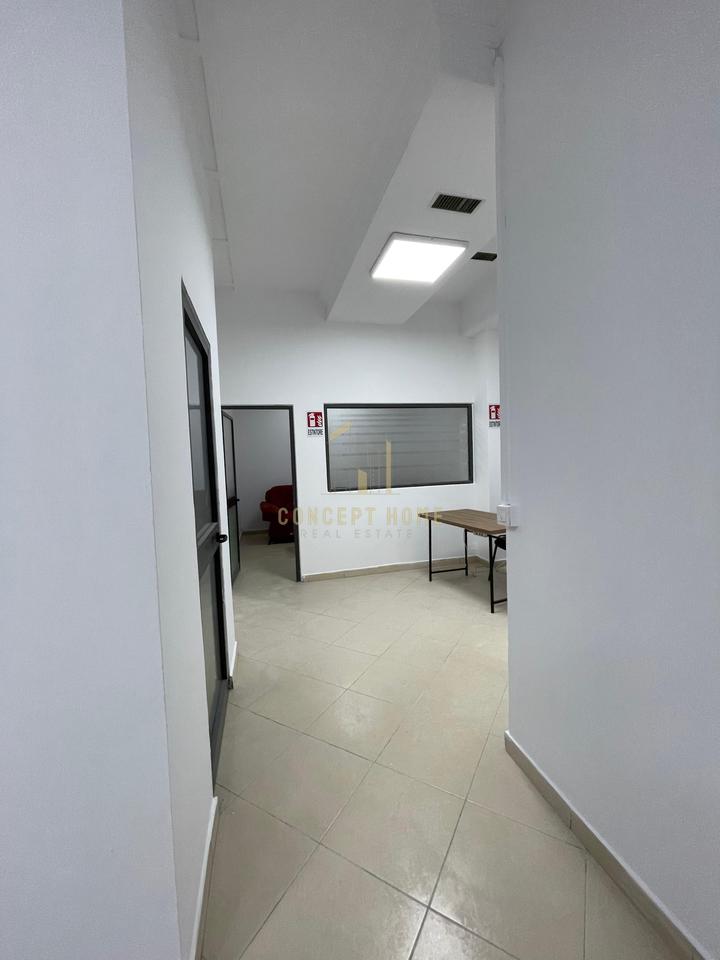 Si affitta locale commerciale presso Condor Center.