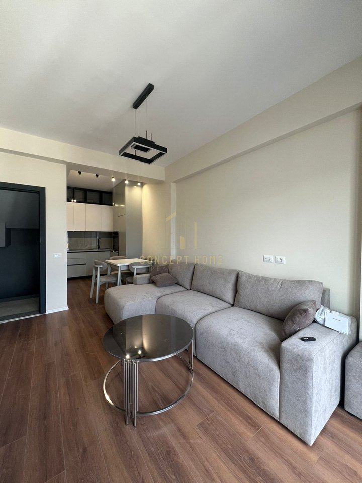 Affittasi 1+1 più posto auto ad Astir.