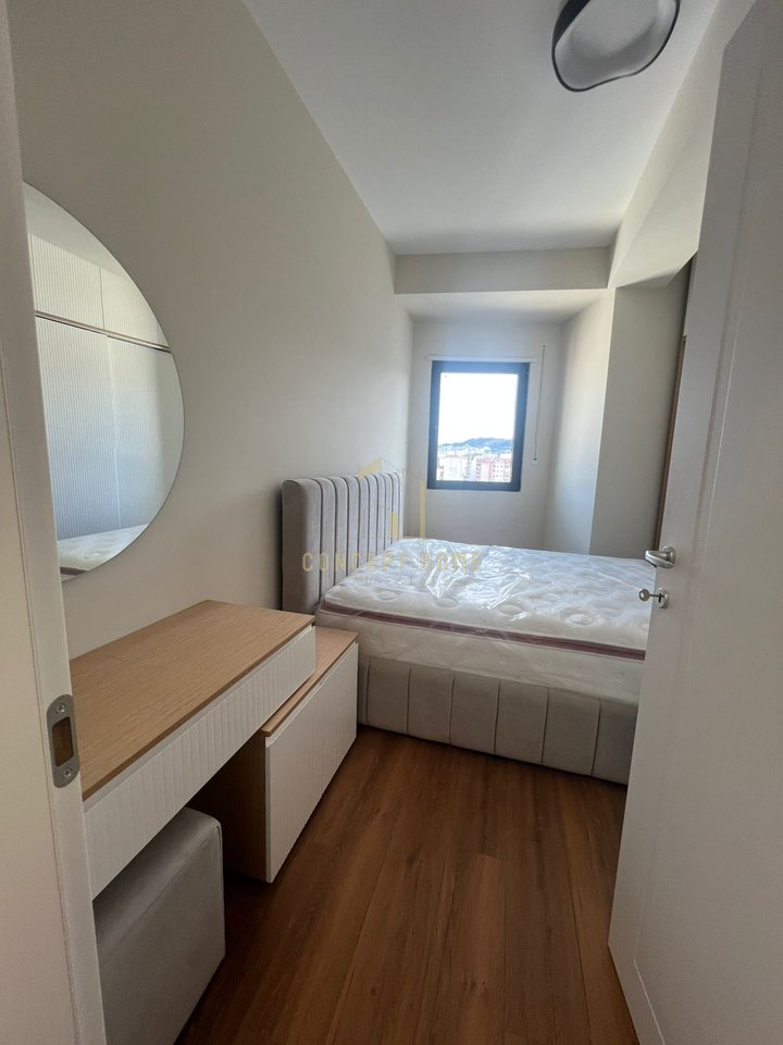 Affittasi 1+1 più posto auto ad Astir.