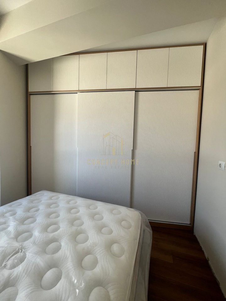 Affittasi 1+1 più posto auto ad Astir.