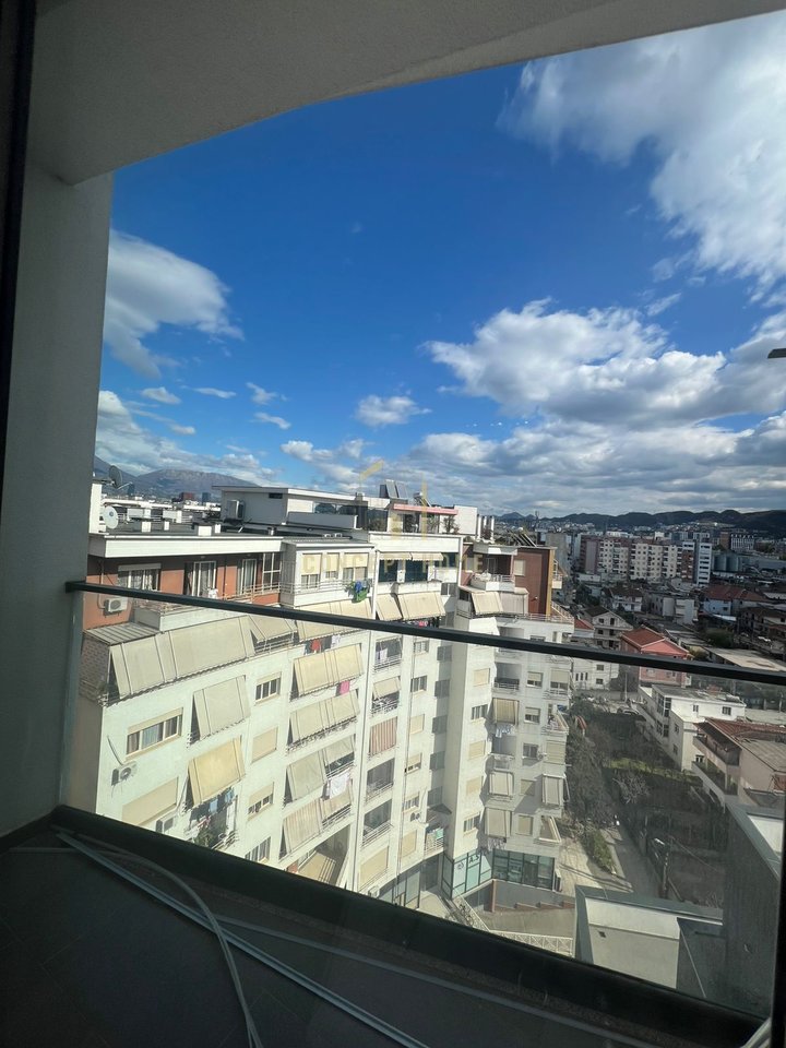 Affittasi 1+1 più posto auto ad Astir.