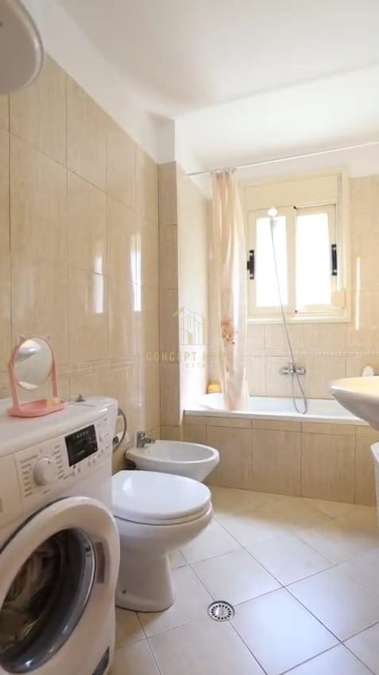 Shitet apartament 3+1+2 ne Lungomare.