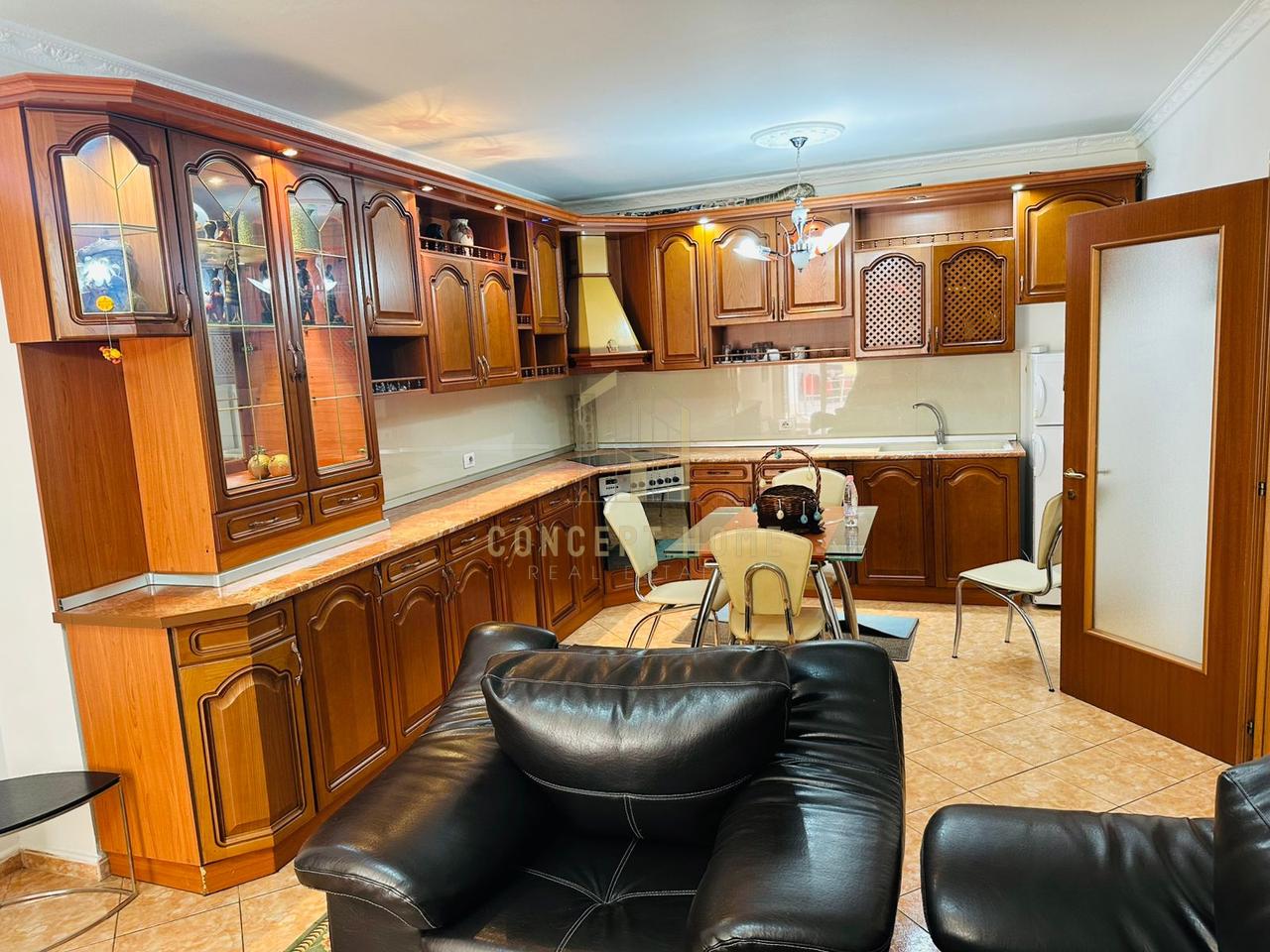 Appartamento 2+1+2 in Affitto a Zogu i Zi, Tirana - 650€ | 115 m²