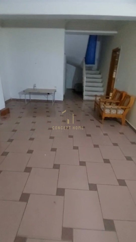 Affittasi casa 3+1 a Kinostudio.