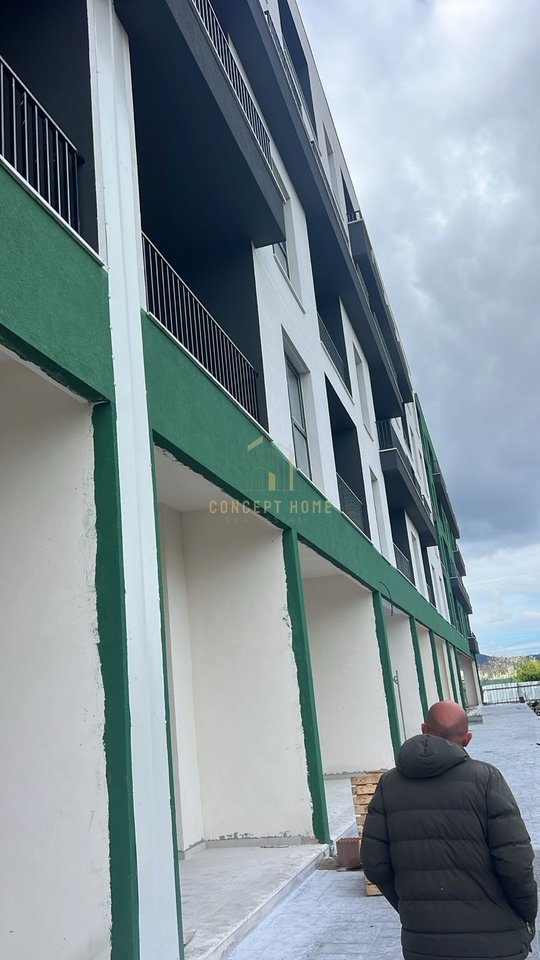 Shop business premises for sale Kamez/195,000 Euros