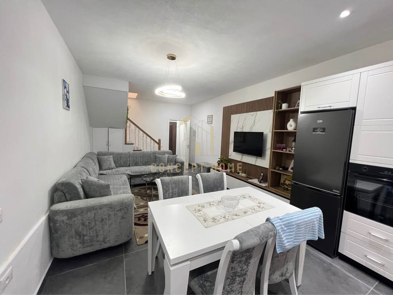 Jepet me qera apartament 3+1+2 ne Sauk