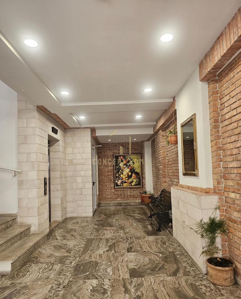 Si affitta locale commerciale in via Elbasanit.