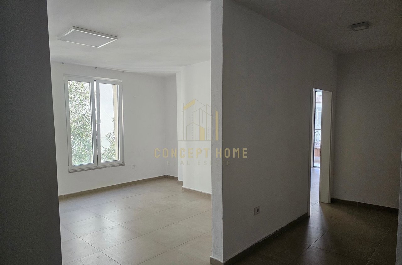 Si affitta locale commerciale in via Elbasanit.