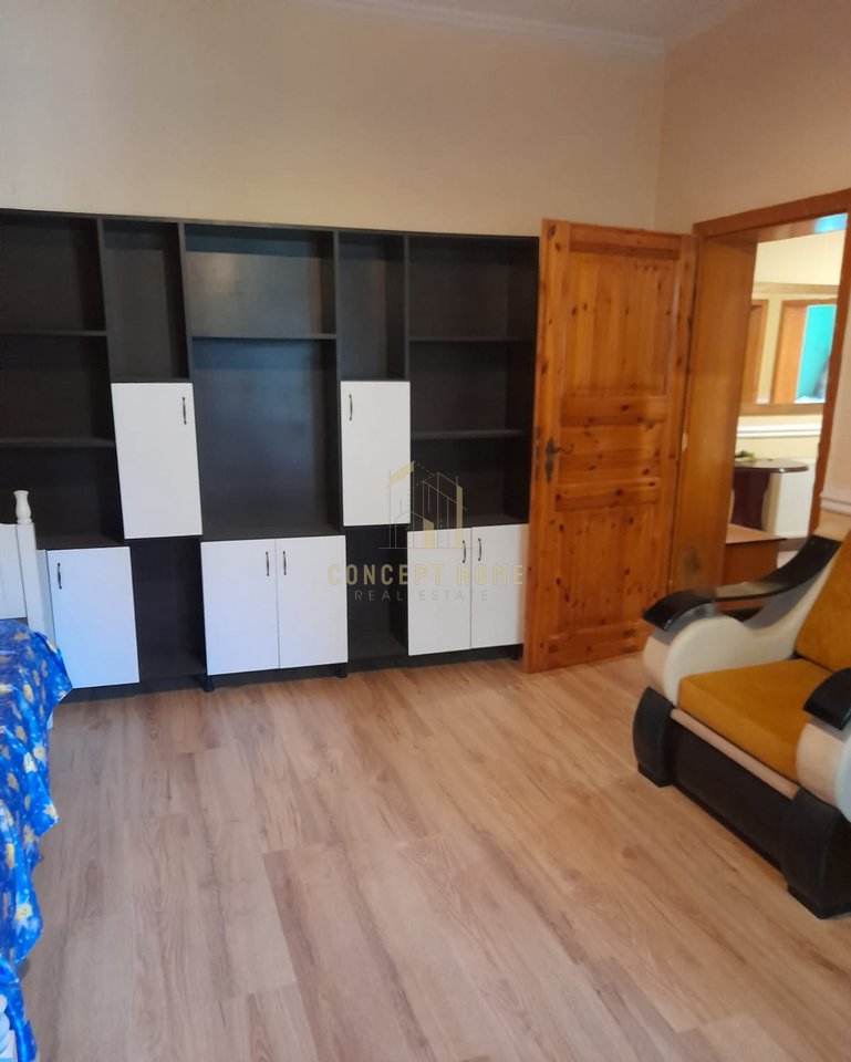 Jepet me qera apartament 2+1 tek Komuna e Parisit