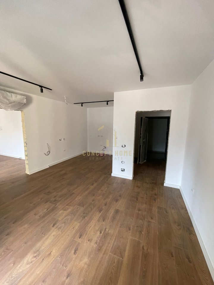 Jepet me qera apartament 1+1 tek Stadiumi