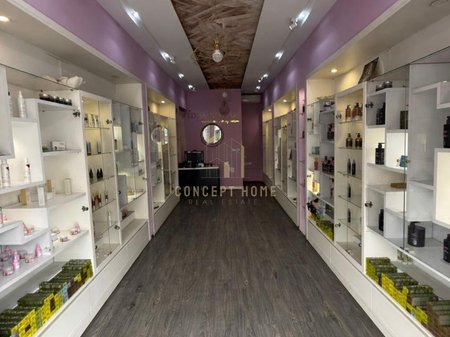 Jepet me Qera Ambient Biznesi Rruga Bardhyl/750 euro