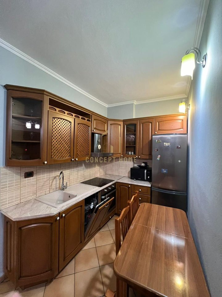 Appartamento 2+1+2 in Affitto nel Comune di Parigi, Tirana - 850€ | 85 m²