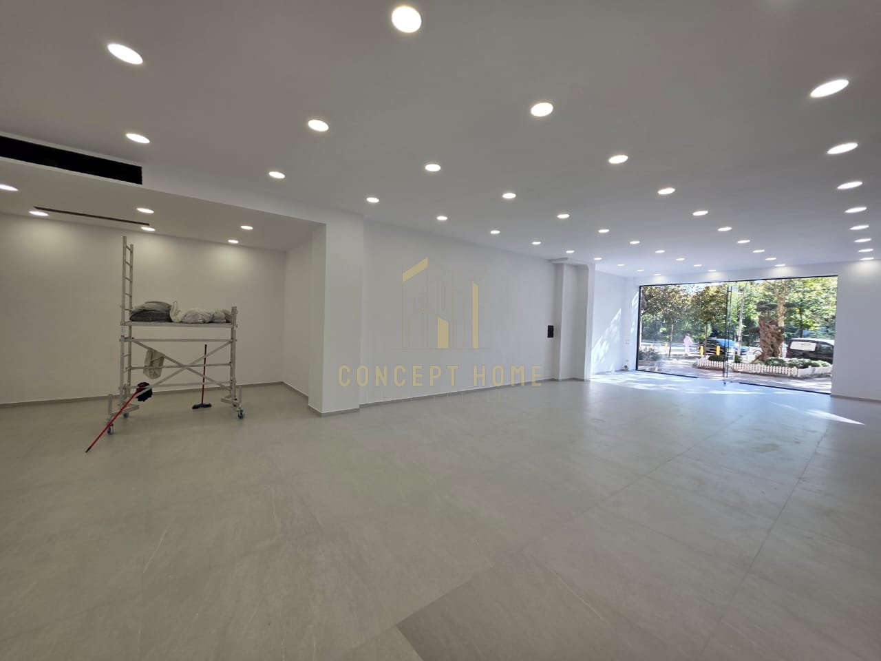 For Sale/For Rent Business Premises – Former Exhibition, Tirana/4,200 €