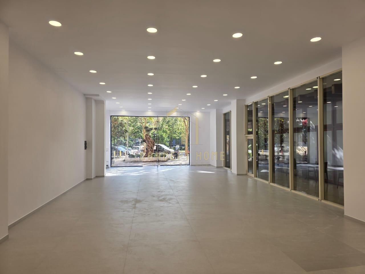 For Sale/For Rent Business Premises – Former Exhibition, Tirana/4,200 €