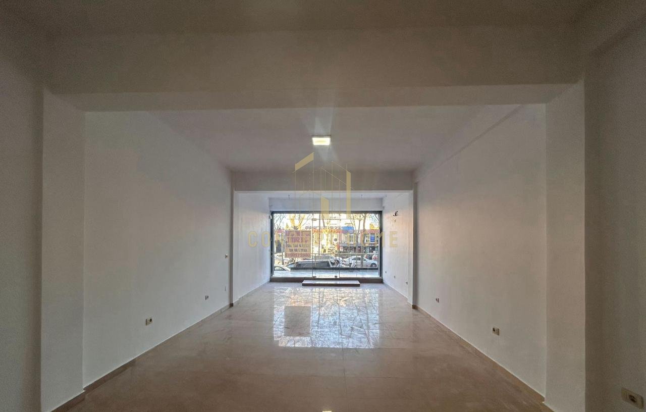 Spazio commerciale in vendita vicino alla strada Dritan Hoxha/552.000 €