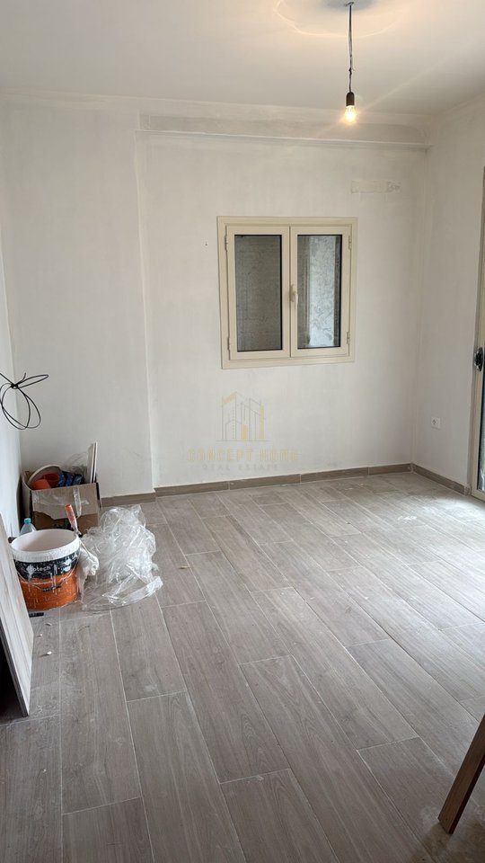 Shitet apartament 2+1 i pa mobiluar ne Fresk