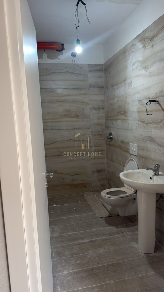 Shitet apartament 2+1 i pa mobiluar ne Fresk