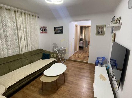 Jepet apartament me qera 2+1+2 prane Qendres