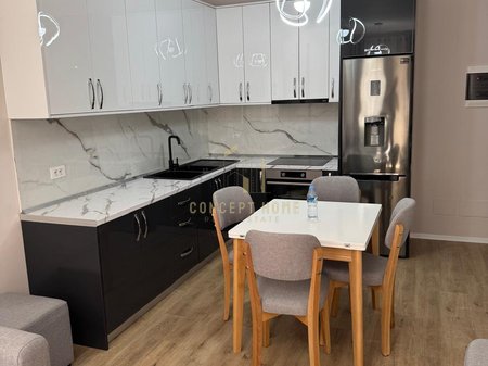 Jepet me qira  apartament 2+1 tek Univers City