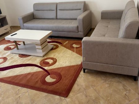 Apartament me qera 1+1 tek Medreseja.