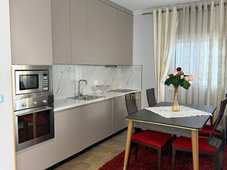 Apartament 1+1 Me Qira në Rruga e Elbasanit, Tiranë - 650€ | 95 m²