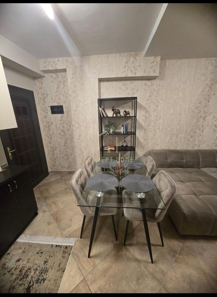 Affittasi appartamento 1+1 Via Barikadave/Prezzo: 650 mila lek/mese