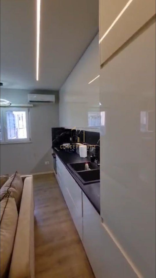 Appartamento 1+1 in vendita a Komuna e Parisit