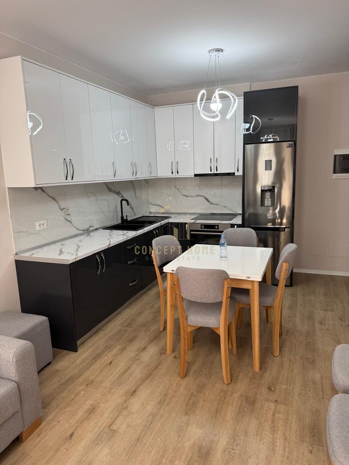 Jepet me qira  apartament 2+1 tek Univers City