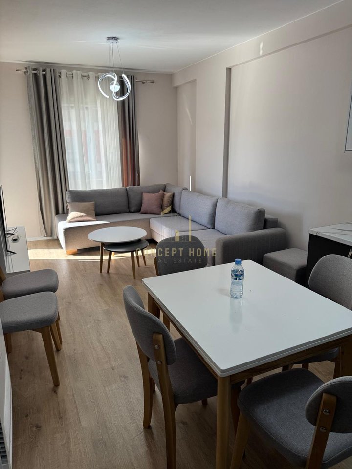 Jepet me qira  apartament 2+1 tek Univers City