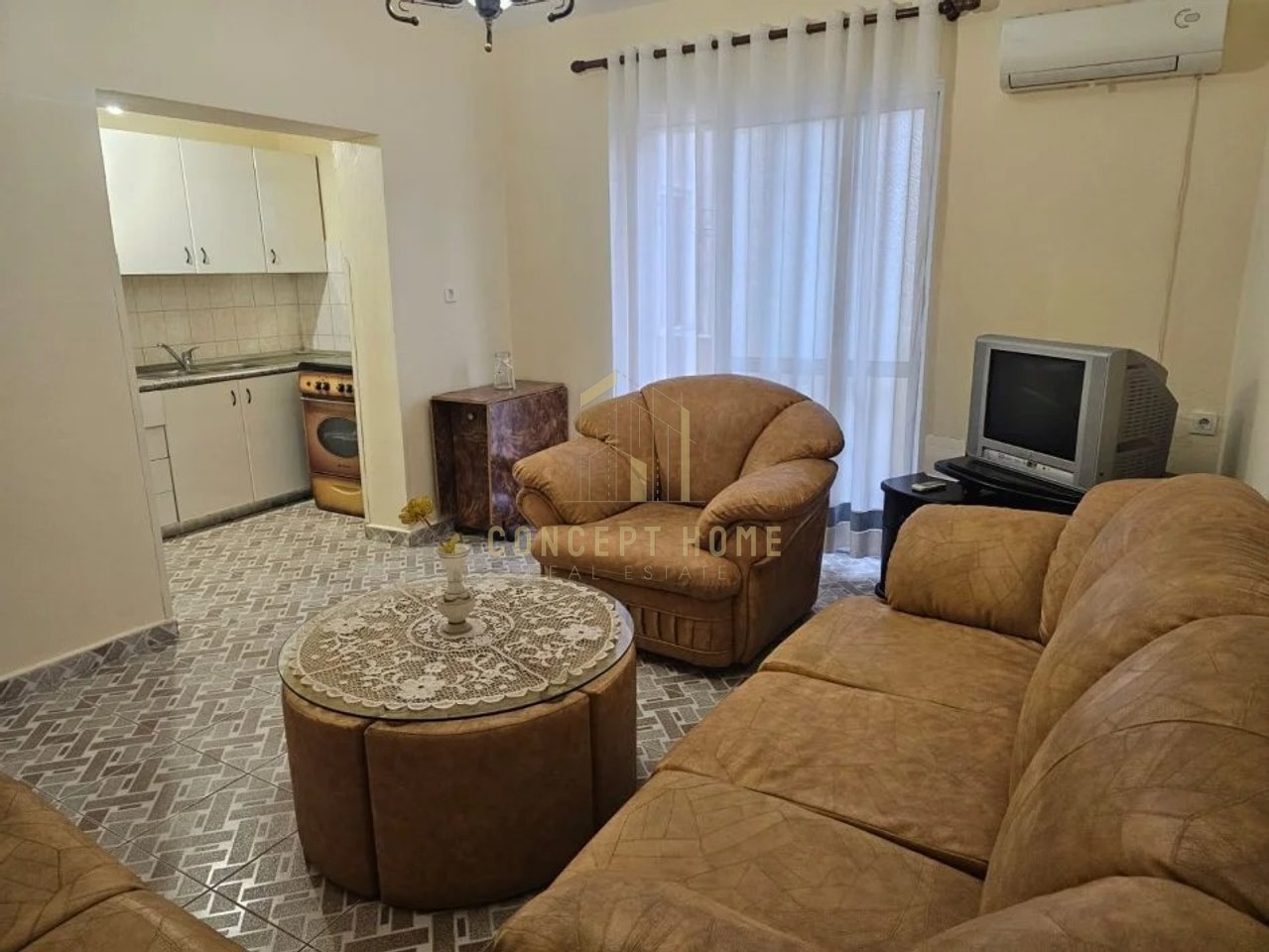 Jepet me qera apartament 2+1 tek Bulevardi Zogu i Pare.