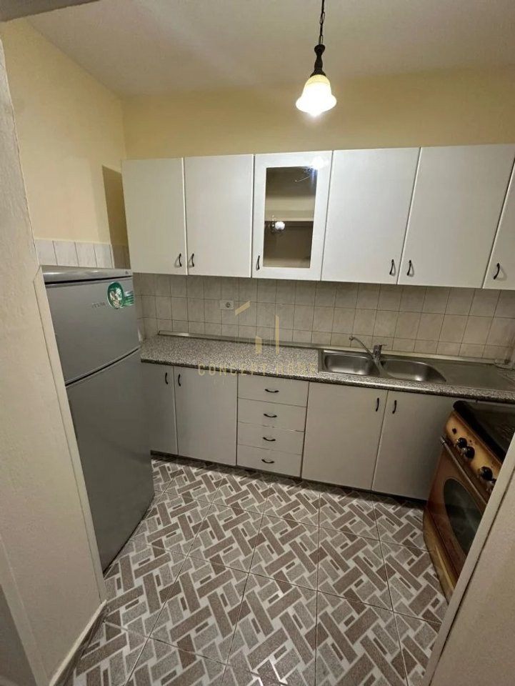 Jepet me qera apartament 2+1 tek Bulevardi Zogu i Pare.