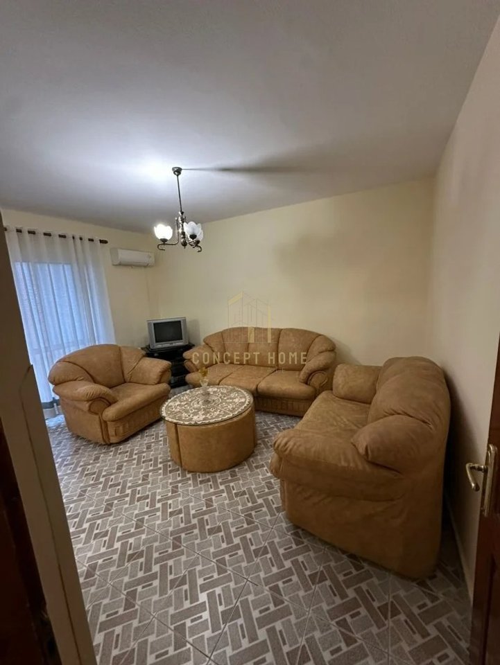 Jepet me qera apartament 2+1 tek Bulevardi Zogu i Pare.