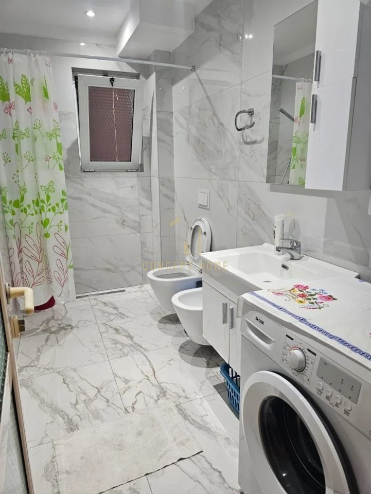 Jepet me qera apartament 2+1 tek Bulevardi Zogu i Pare.