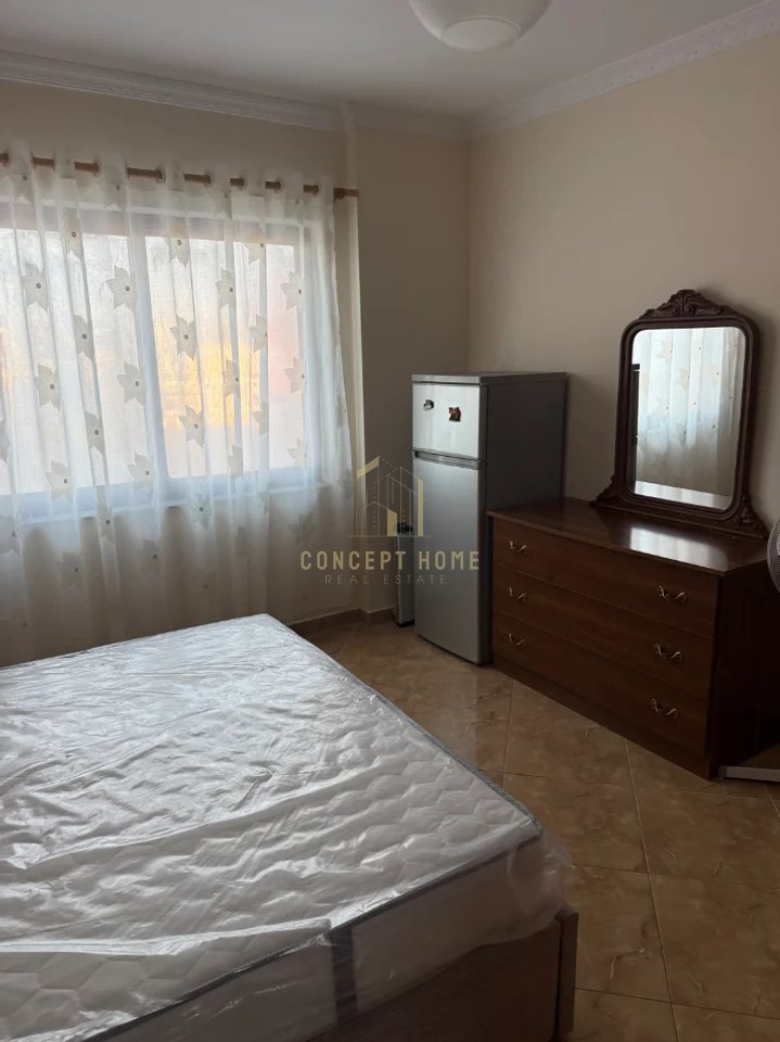 Apartament me qera 1+1 tek Medreseja.