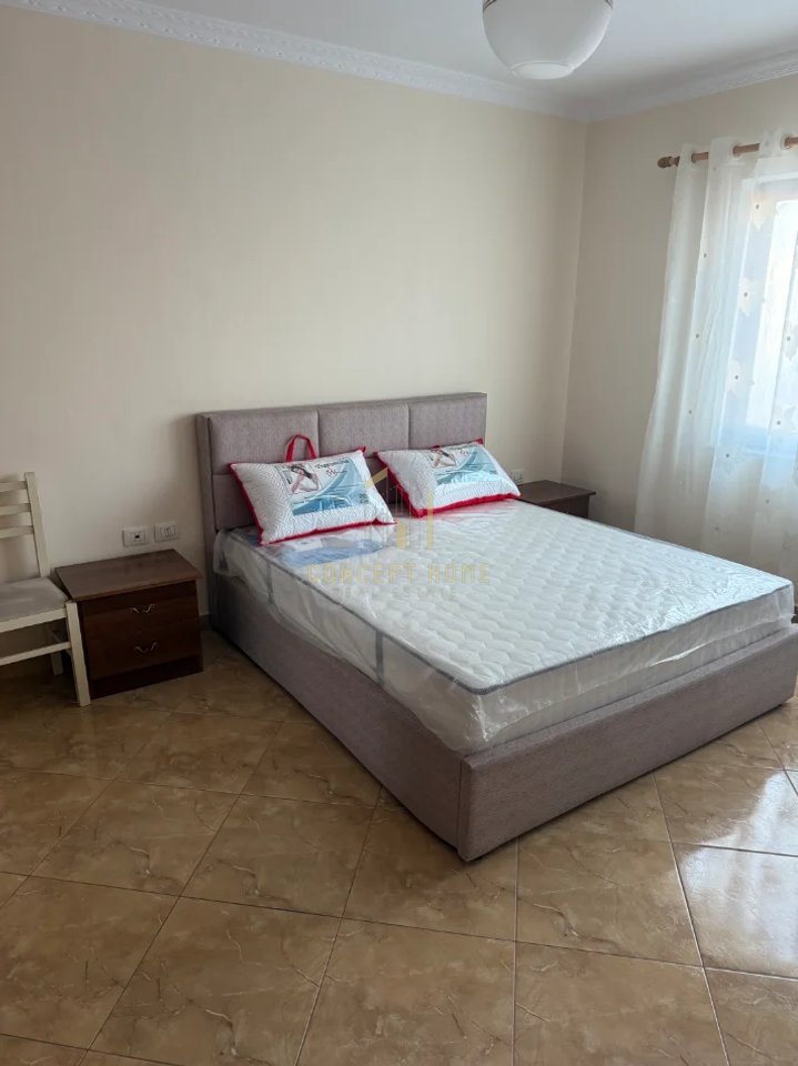 Apartament me qera 1+1 tek Medreseja.
