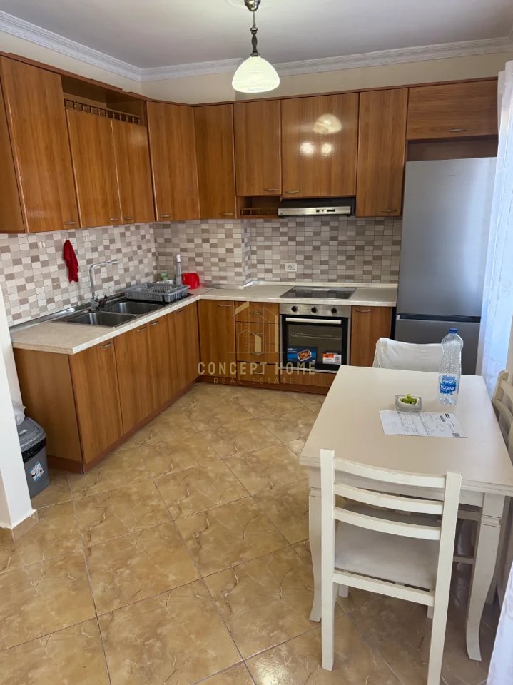 Apartament me qera 1+1 tek Medreseja.