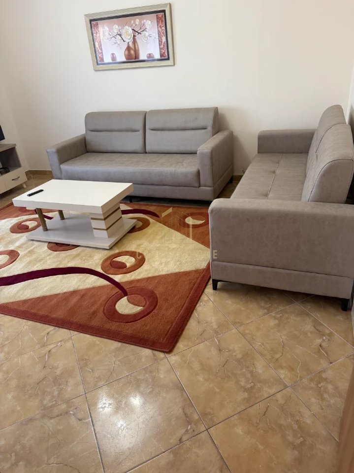 Apartament me qera 1+1 tek Medreseja.