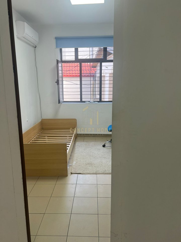 Office for rent at Pazari i Ri.