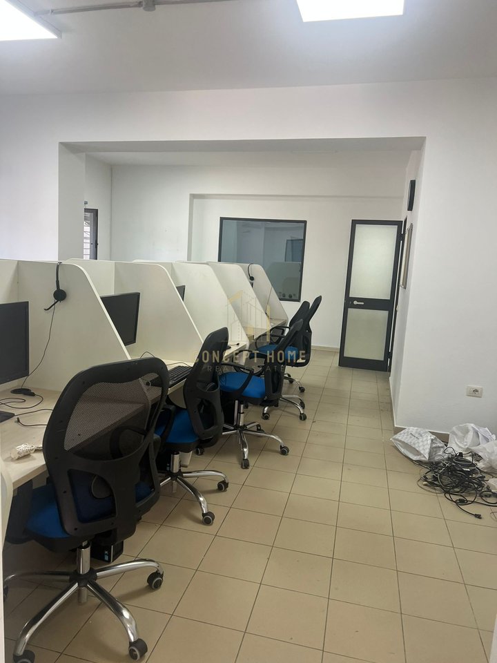 Office for rent at Pazari i Ri.