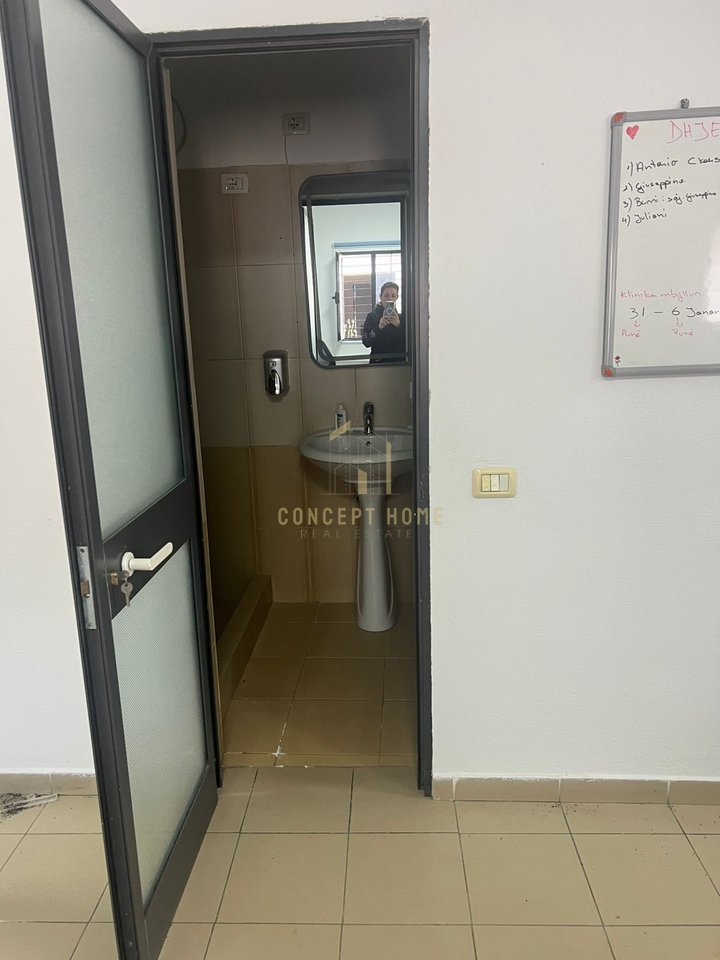 Office for rent at Pazari i Ri.