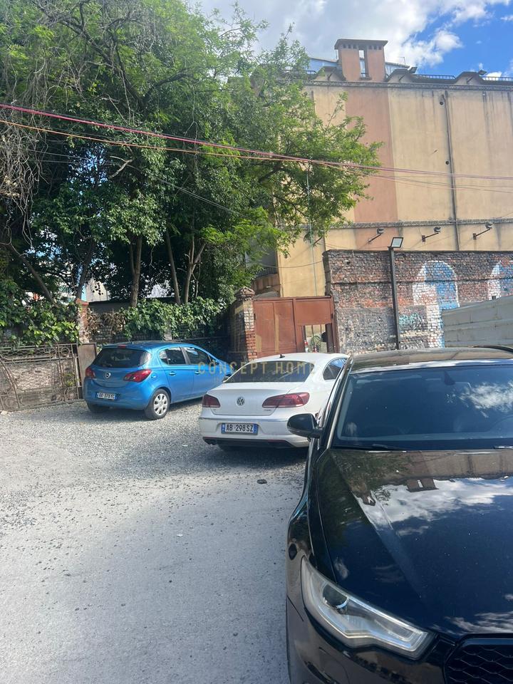 Office for rent at Pazari i Ri.