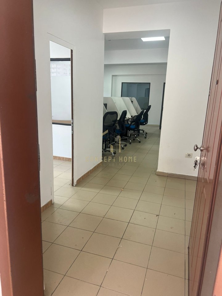 Office for rent at Pazari i Ri.