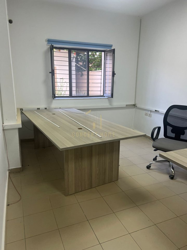 Office for rent at Pazari i Ri.