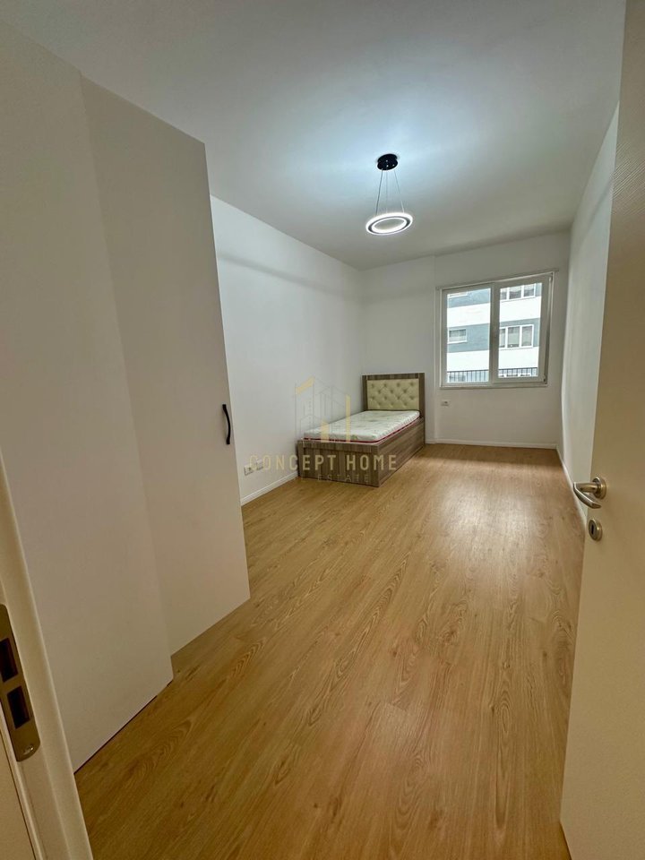Jepet me qera apartament 2+1 Univers City.