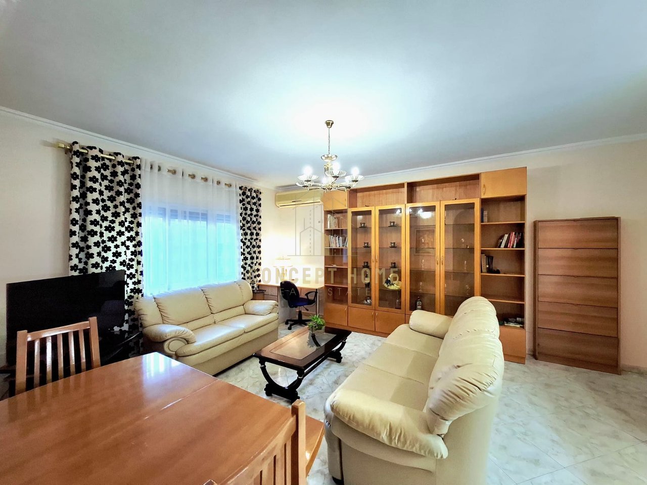 Appartamento 1+1 in affitto a Komuna e Parisit